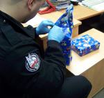26-latek ukrył narkotyki w świątecznych prezentach