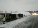 Wypadek ciężarówki na autostradzie, kierowca ciężko ranny