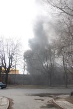 Spłonęła przyczepa kempingowa. Strażacy podejrzewają podpalenie