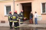 Pożar mieszkania w Grodkowie, strażacy ewakuowali 10 lokatorów