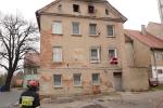 Pożar mieszkania w Grodkowie, strażacy ewakuowali 10 lokatorów