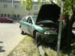 Pijany kierowca rozbił auto pod komisariatem