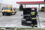 Pożar samochodu na stacji benzynowej