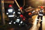 18-letni kierowca BMW wjechał w latarnię. Dwie osoby są ranne