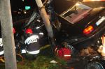 18-letni kierowca BMW wjechał w latarnię. Dwie osoby są ranne