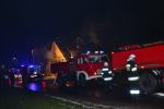 Pożar w Brzezinie. Strażacy musieli rozebrać dach