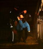 Akcja antyterrorystów w Paczkowie. 42-latek rzucał w policję nożami.