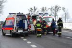 Czołowe zderzenie pod Niemodlinem, trzy osoby są ranne