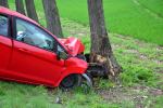 Ford uderzył w drzewo w Łukowicach Brzeskich
