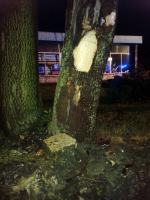 Silnik wypadł z auta po uderzeniu w mur