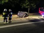 Groźny wypadek pod Strzelcami Opolskimi. 22-latek rozbił auto na drzewie.