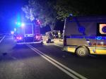 Groźny wypadek pod Strzelcami Opolskimi. 22-latek rozbił auto na drzewie.