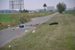 Opel wypadł z autostrady i dachował na polu