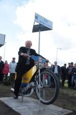 Jerzy Szczakiel ma w Opolu swoje rondo a na nim motocykl