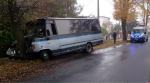 Autobus uderzył w drzewo, 6 osób trafiło do szpitala