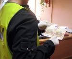 Pirat drogowy chciał wręczyć policjantom 100 euro łapówki 