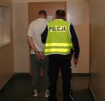 Odpowiedzą za wymuszenie rozbójnicze i atak na policjantów