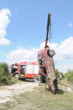 Strażacy wyłowili z kamionki Silesia samochód osobowy