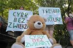 Młodzi opolanie protestowali przed występem cyrku
