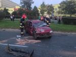 Zderzenie i dachowanie na Alei Witosa. Trzy osoby ranne.