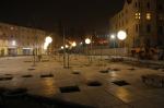 Mały Rynek oświetlony wielkimi kulami