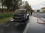 Samochód dostawczy spłonął na autostradzie