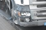Wypadek na ul. Oświęcimskiej. Ciężarówka najechała na citroena.