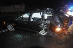 Kierowca volvo przewrócił latarnię, po czym uciekł pieszo