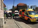 Pijany kierowca wjechał w autobus, po czym staranował sygnalizację
