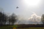 Ogromny pożar traw w Niemodlinie. W akcji samolot i helikopter.