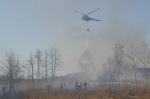 Ogromny pożar traw w Niemodlinie. W akcji samolot i helikopter.