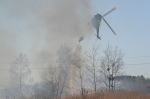 Ogromny pożar traw w Niemodlinie. W akcji samolot i helikopter.