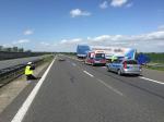 Ciężarówka staranowała barierki na autostradzie A4