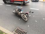 Zderzenie samochodu z motorowerem. Ranny 59-latek. 
