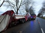 Ciężarówka wjechała w drzewo. Kierowca z Czech zginął na miejscu.