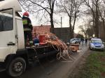 Policyjny pościg za kradzionym samochodem zakończony zderzeniem