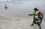 Strażacy ćwiczą ratownictwo na lodzie i apelują o rozsądek