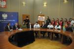 Mieszkańcy Dobrzenia Wielkiego protestowali przeciw przyłączeniu do Opola