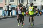 Ponad 1300 osób biegnie w 6. Maratonie Opolskim