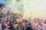 Tłum studentów na Festiwalu Kolorów w Opolu