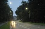 Nowe latarnie ledowe na ul. Wrocławskiej już świecą. Oświetlono też most.