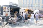 Pyszne święto na Placu Kopernika. Trwa FoodFest - Festiwal Food Trucków. 