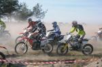 Tumany kurzu i ryk motocykli na poligonie w Winowie