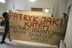 Przeciwnicy Dużego Opola okupowali biuro poselskie Patryka Jakiego 