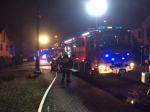 Nocny pożar w Żędowicach. Strażacy i lokator ranni.
