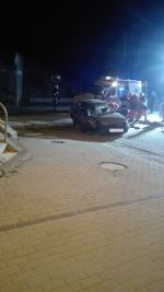 Opel uderzył w wiadukt. Interweniował śmigłowiec LPR.