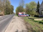 Auto uderzyło w drzewo, interweniował śmigłowiec LPR