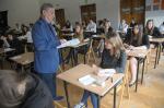Maturzyści rozpoczęli egzamin dojrzałości. Dziś język polski. 
