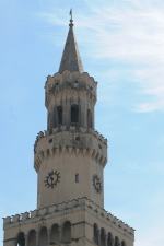 Czysta wieża ratuszowa. Mycie jesienią? 