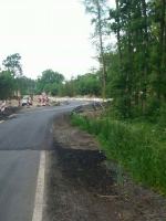 Kobieta wjechała samochodem na plac budowy mostu